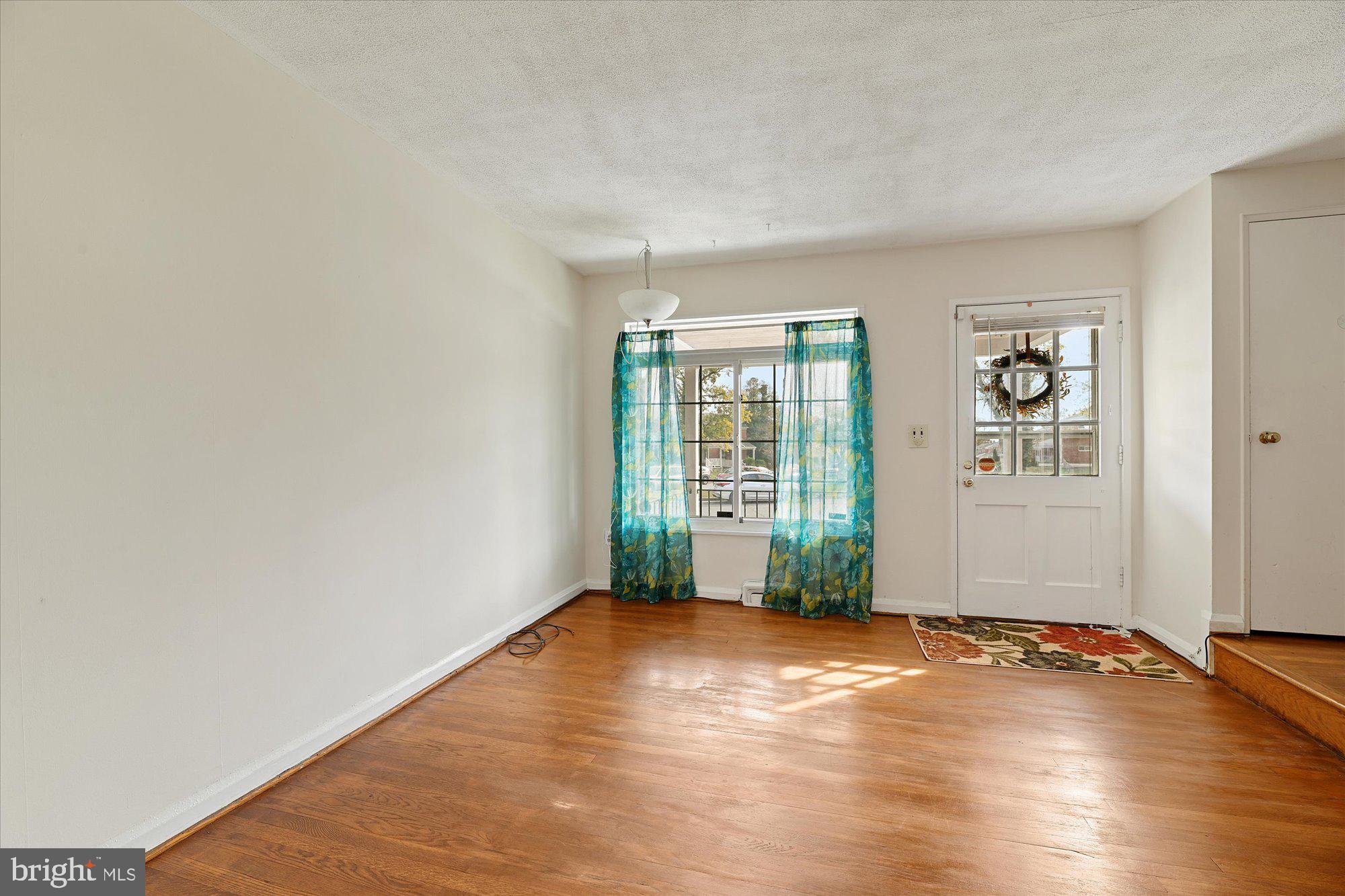 506 Queensgate Road Baltimore, MD 21229 - Photo 5 of 28