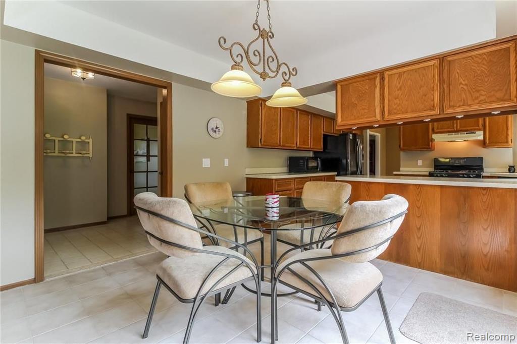 1369 Lomas Verdes Rochester Hills, MI 48306 - Photo 10 of 41