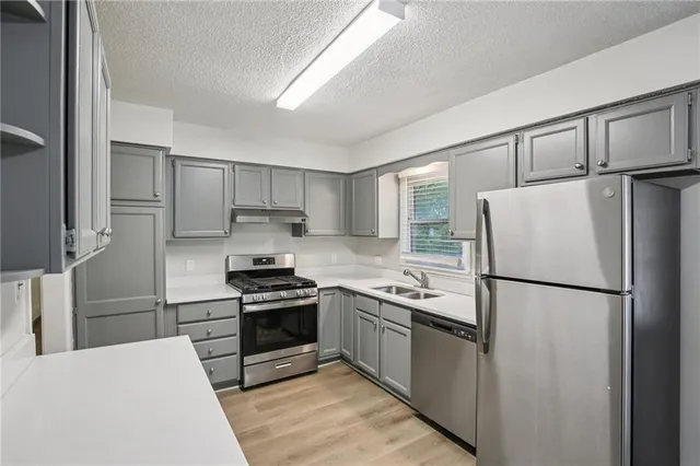 $279,900 | 614 Northwest Fair Lane, Lee's Summit, MO 64063