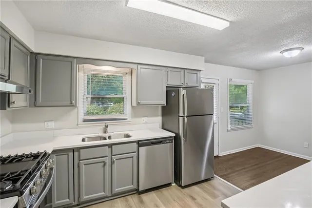 $279,900 | 614 Northwest Fair Lane, Lee's Summit, MO 64063