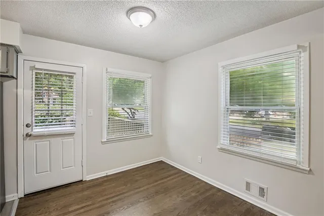 $279,900 | 614 Northwest Fair Lane, Lee's Summit, MO 64063