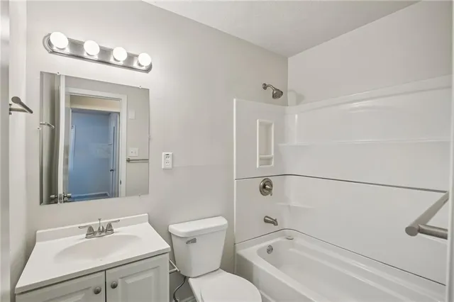 $279,900 | 614 Northwest Fair Lane, Lee's Summit, MO 64063