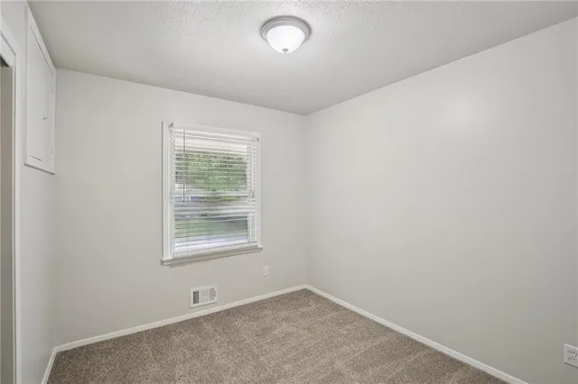 $279,900 | 614 Northwest Fair Lane, Lee's Summit, MO 64063