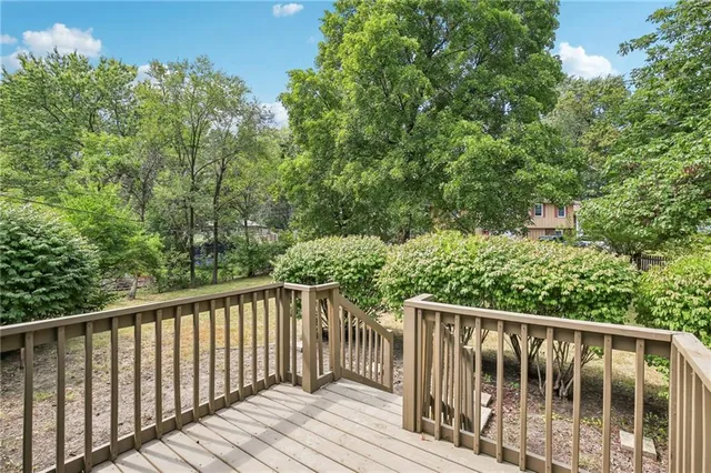 $279,900 | 614 Northwest Fair Lane, Lee's Summit, MO 64063