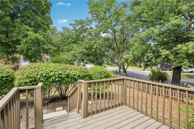 $279,900 | 614 Northwest Fair Lane, Lee's Summit, MO 64063