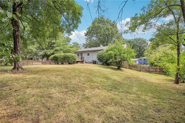 $279,900 | 614 Northwest Fair Lane, Lee's Summit, MO 64063