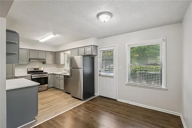 $279,900 | 614 Northwest Fair Lane, Lee's Summit, MO 64063