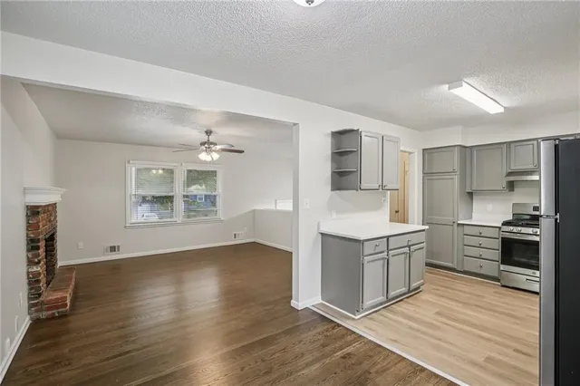 $279,900 | 614 Northwest Fair Lane, Lee's Summit, MO 64063