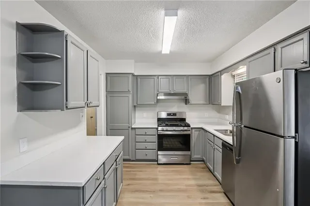 $279,900 | 614 Northwest Fair Lane, Lee's Summit, MO 64063