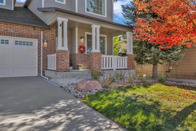 a front view of house with yard
