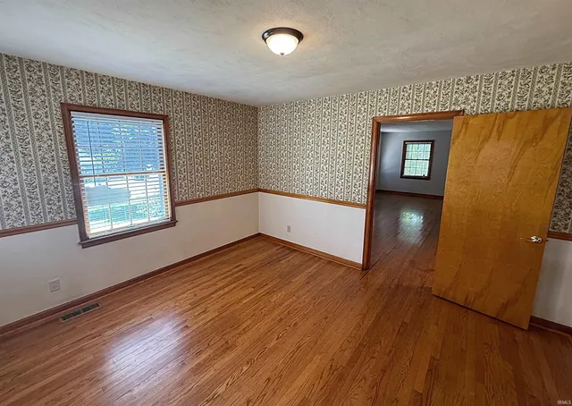 $245,000 | 701 North Meridian Street, Washington, IN 47501