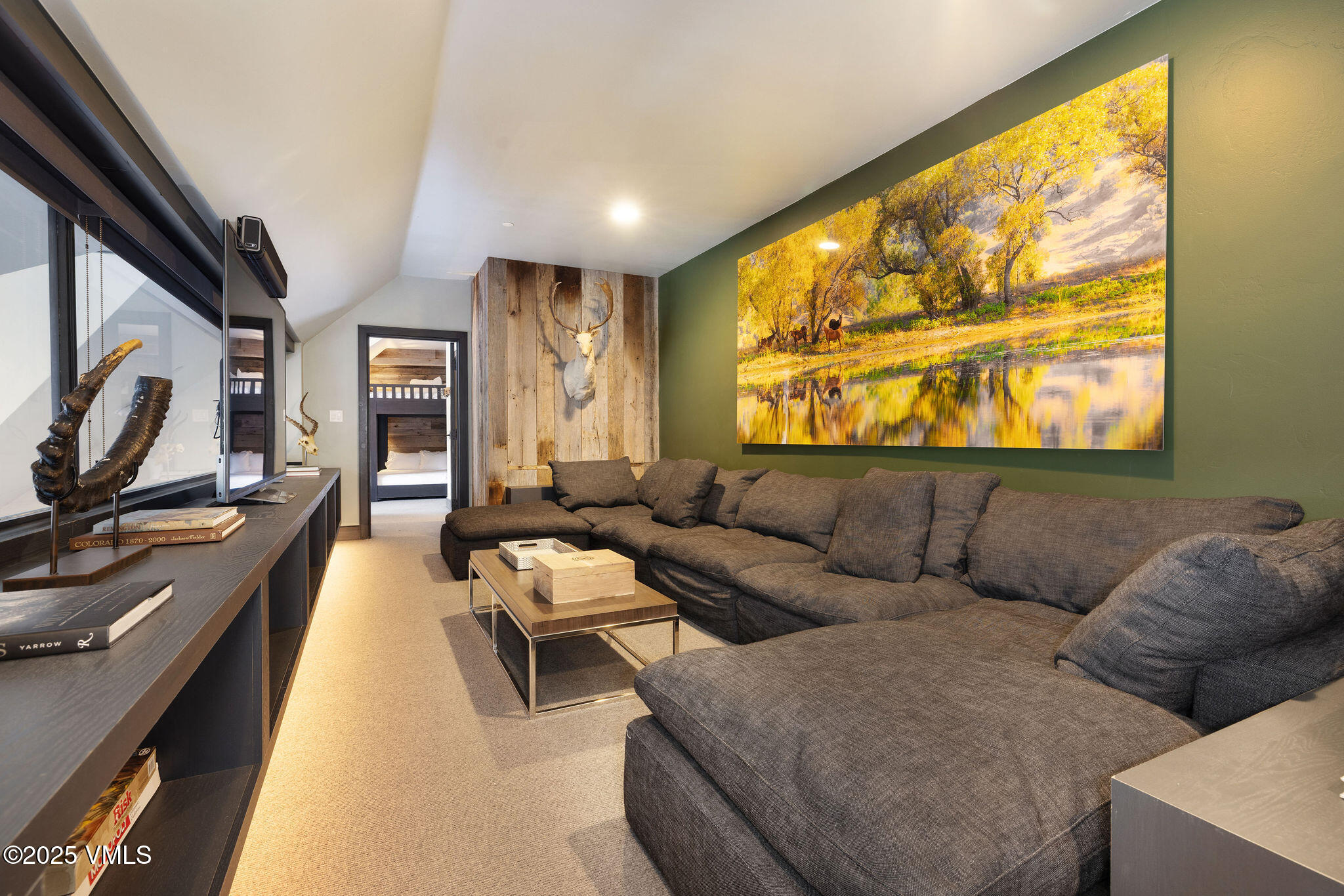 180 Daybreak Ridge Road, Unit 711 Beaver Creek, CO 81620 - Photo 10 of 17 2504_snowcloud_711_interior_den_a