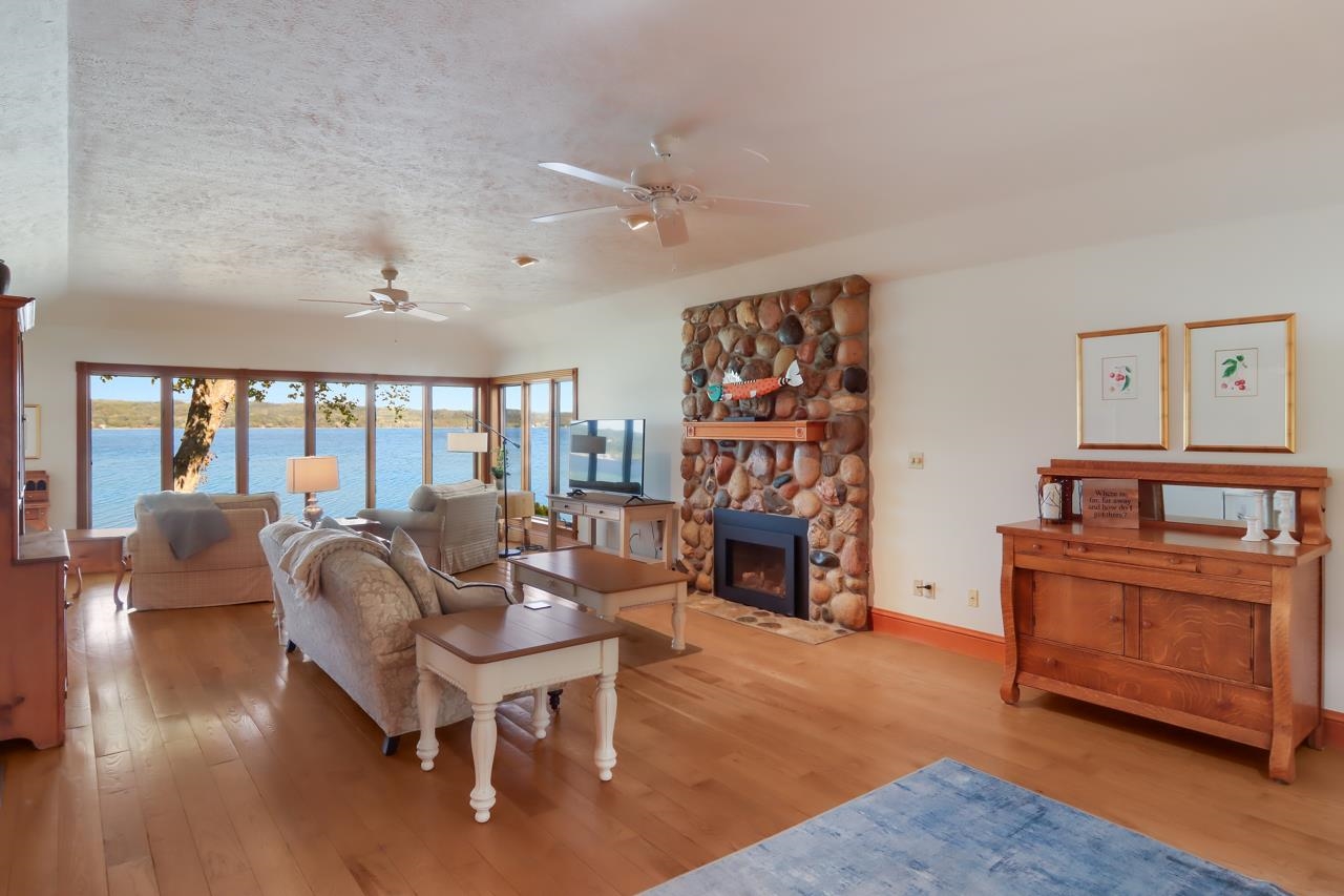 644 South Stony Point Road Suttons Bay, MI 49682 - Photo 16 of 79 1915495-15.JPG
