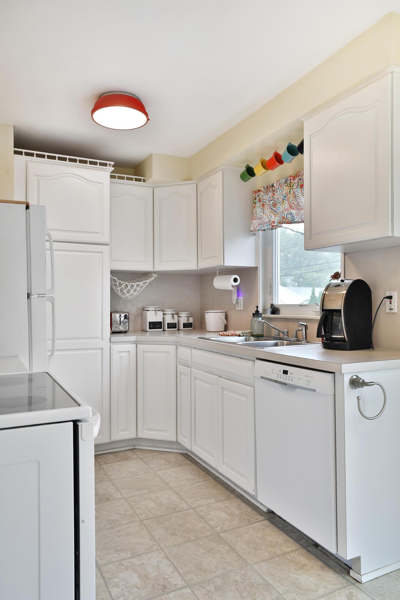 562 Northridge Road Columbus, OH 43214 - Photo 10 of 45 Kitchen
