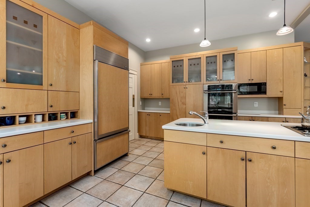 20 Reservoir Road Brookline, MA 02467 - Photo 8 of 23