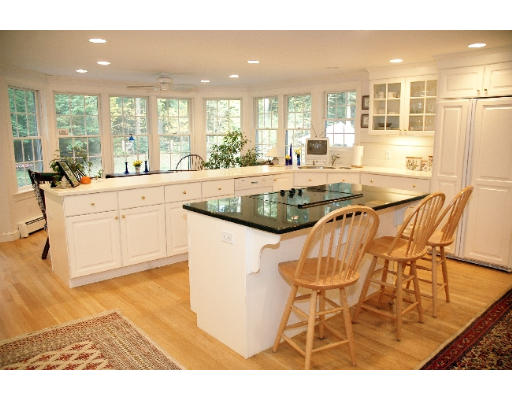 40 Rich Valley Road Wayland, MA 01778 - Photo 5 of 9