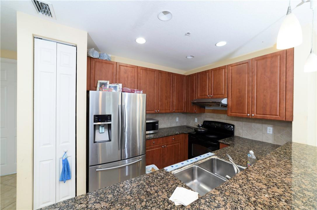 3919 Passion Flower Road Pompano Beach, FL 33073 - Photo 5 of 22 kitchen with granite countertop