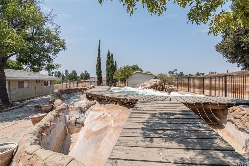 14391 Wood Road Riverside, CA 92508 - Photo 35 of 43 Deck area