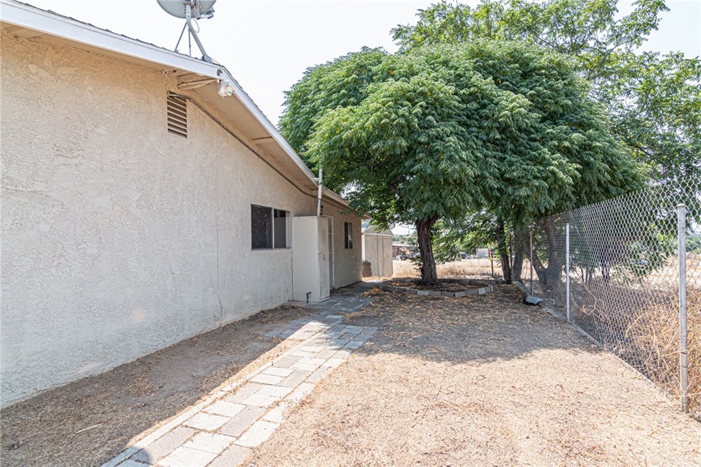 14391 Wood Road Riverside, CA 92508 - Photo 38 of 43 Side yard
