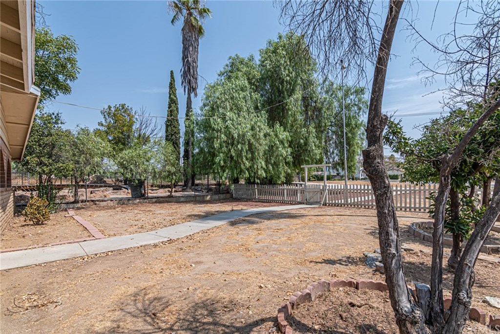 14391 Wood Road Riverside, CA 92508 - Photo 8 of 43 Front yard