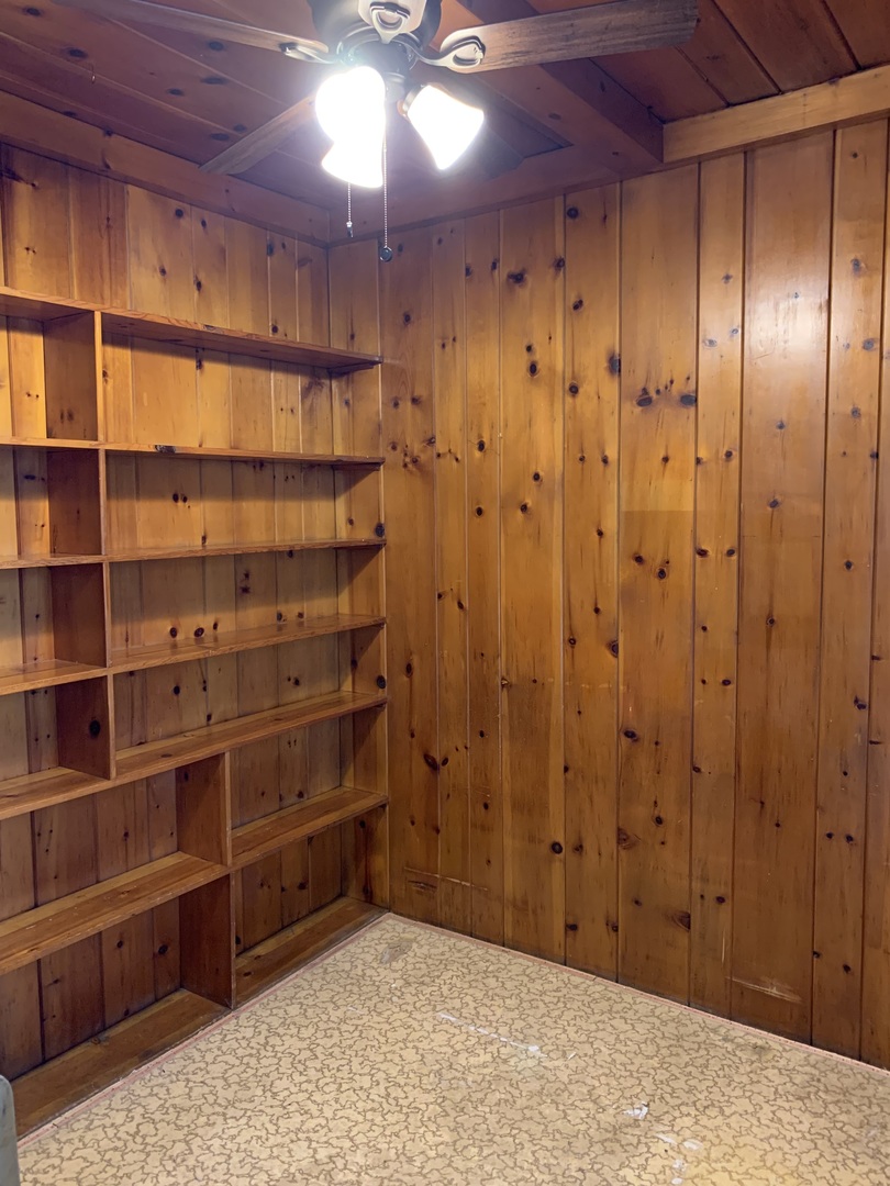 370 Ryerson Avenue Elgin, IL 60123 - Photo 19 of 21 a view of empty room with wooden floor and cabinet