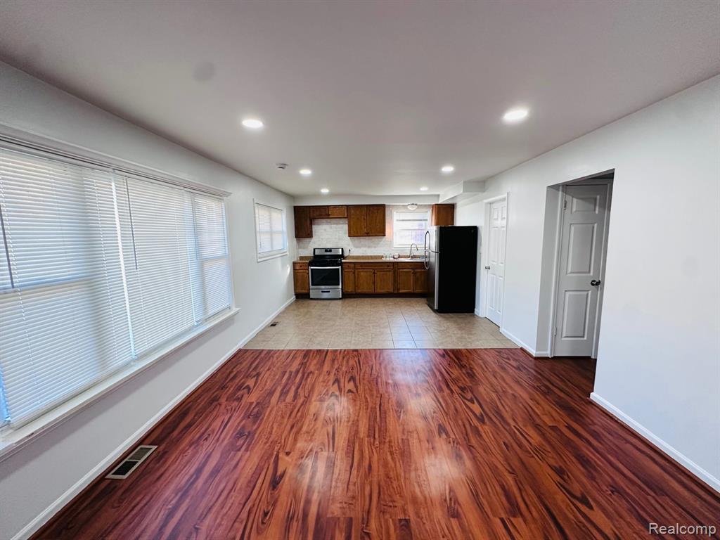 6784 Cooper Street Taylor, MI 48180 - Photo 8 of 17