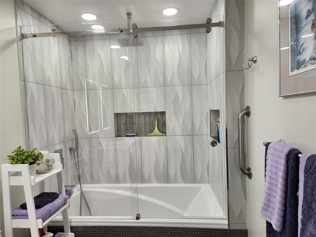 16100 Golf Club Road, Unit 301 Weston, FL 33326 - Photo 14 of 22 Newly remodeled primary bathroom