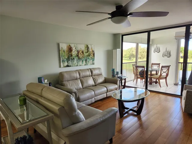 $3,100 | 16100 Golf Club Road, Unit 301, Weston, FL 33326