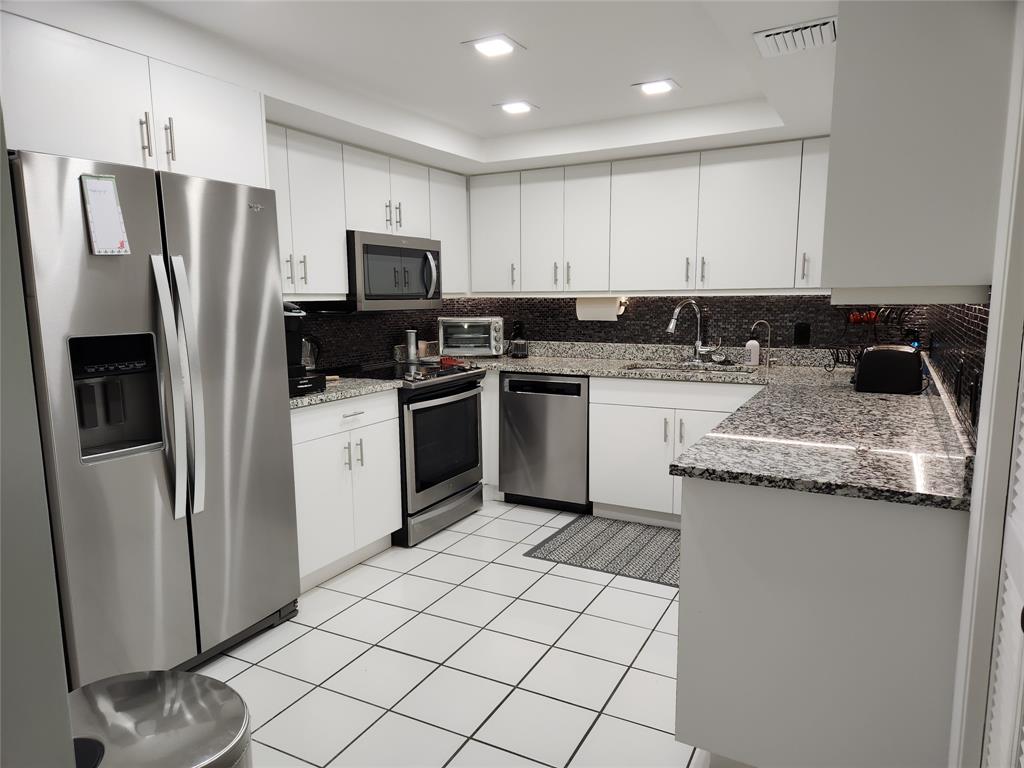 16100 Golf Club Road, Unit 301 Weston, FL 33326 - Photo 8 of 22 Newly remodeled Kitchen