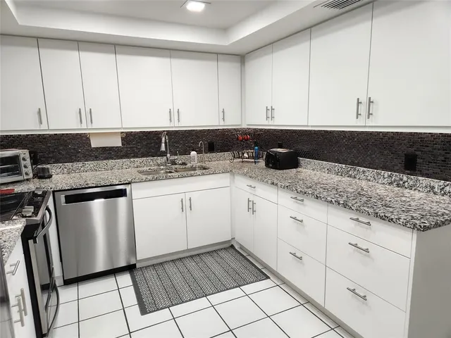 $3,100 | 16100 Golf Club Road, Unit 301, Weston, FL 33326