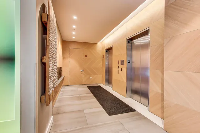 $1,550,000 | 360 West Erie Street, Unit 7D, Chicago, IL 60654