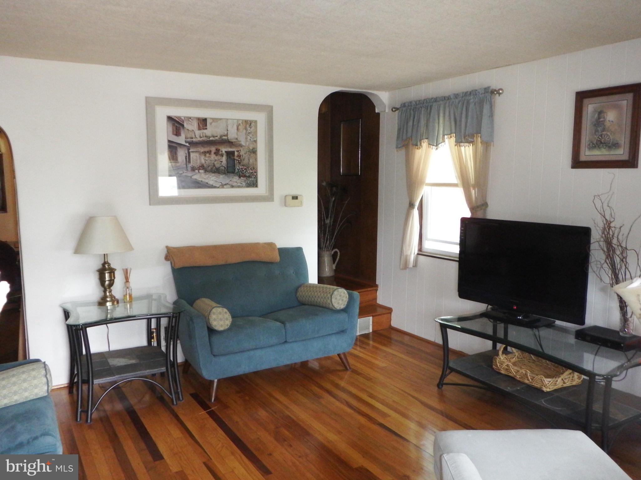8602 Oakleigh Road Baltimore, MD 21234 - Photo 8 of 18 Family Room