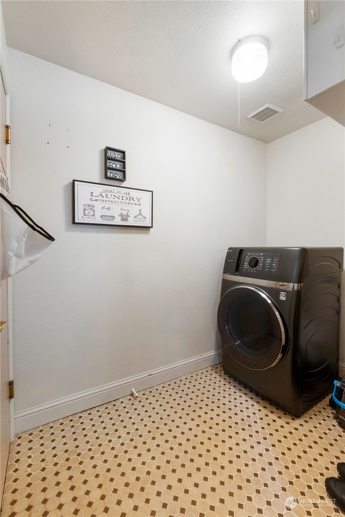 3534 Crystal Ridge Drive Southeast Puyallup, WA 98372 - Photo 25 of 39 a bathroom with a sink and a toilet