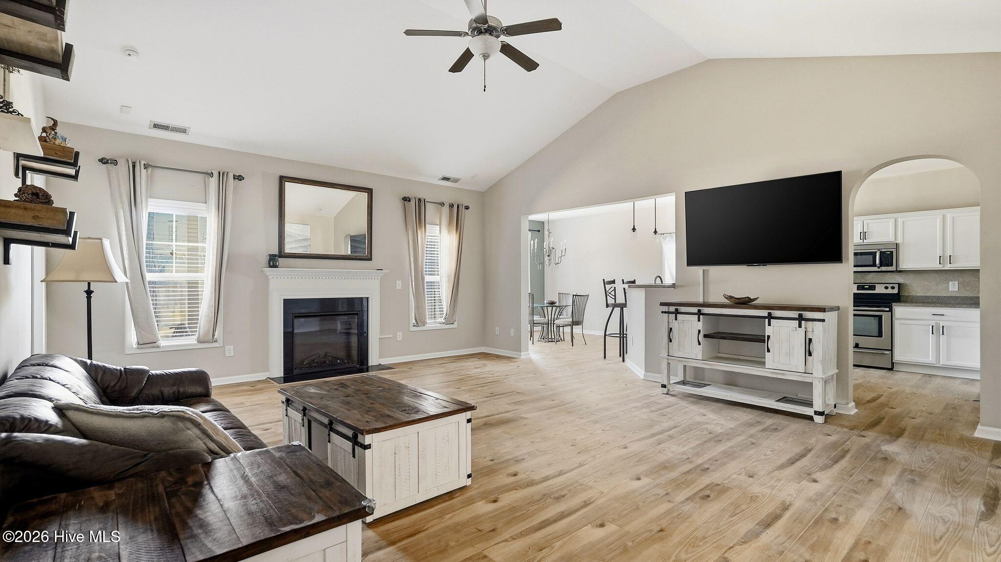 100 Star Court Aberdeen, NC 28315 - Photo 5 of 34 Living Room