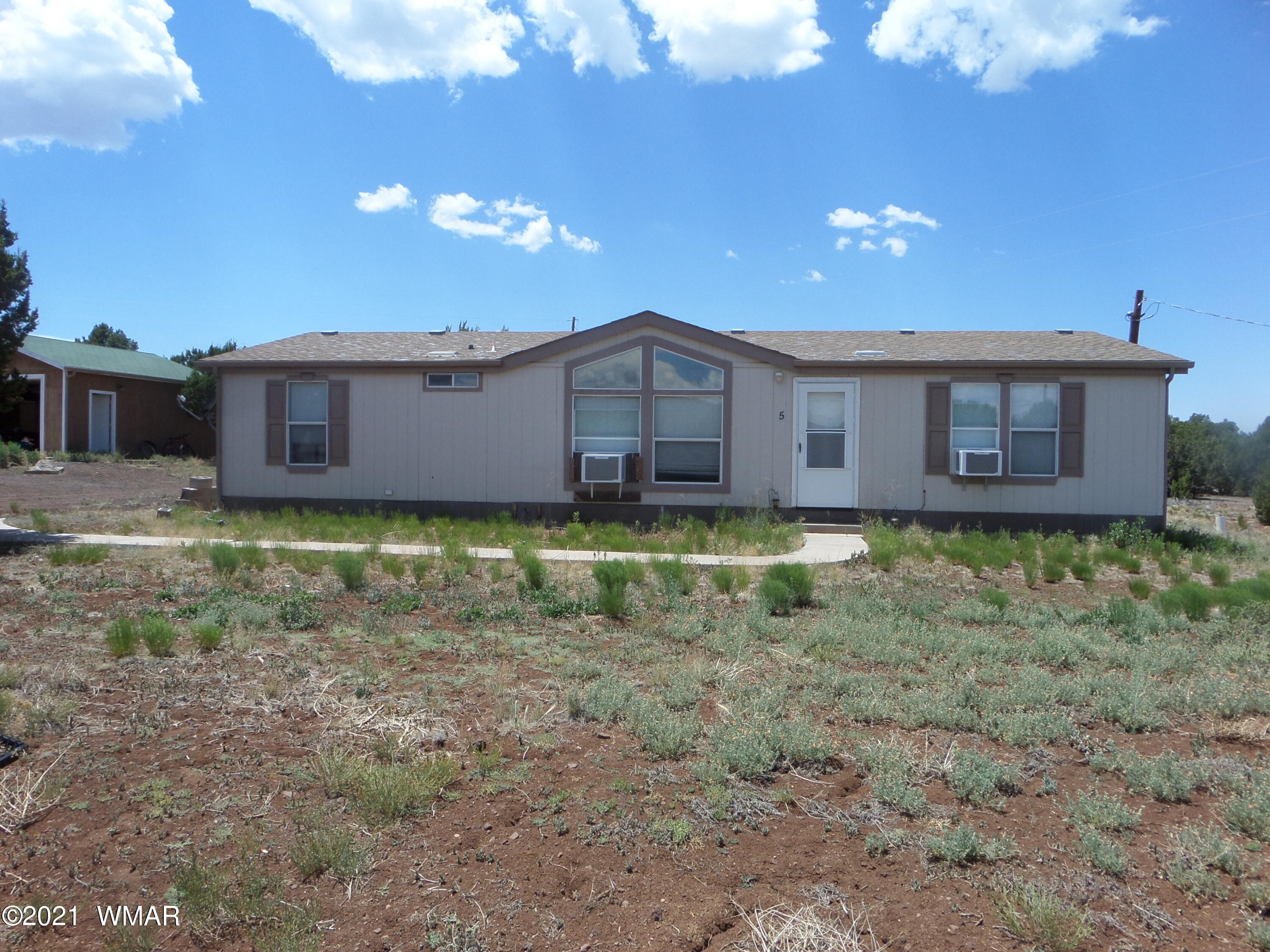 5 County Road Show Low, AZ 85901 - Photo 1 of 23 a view of a house with a yard