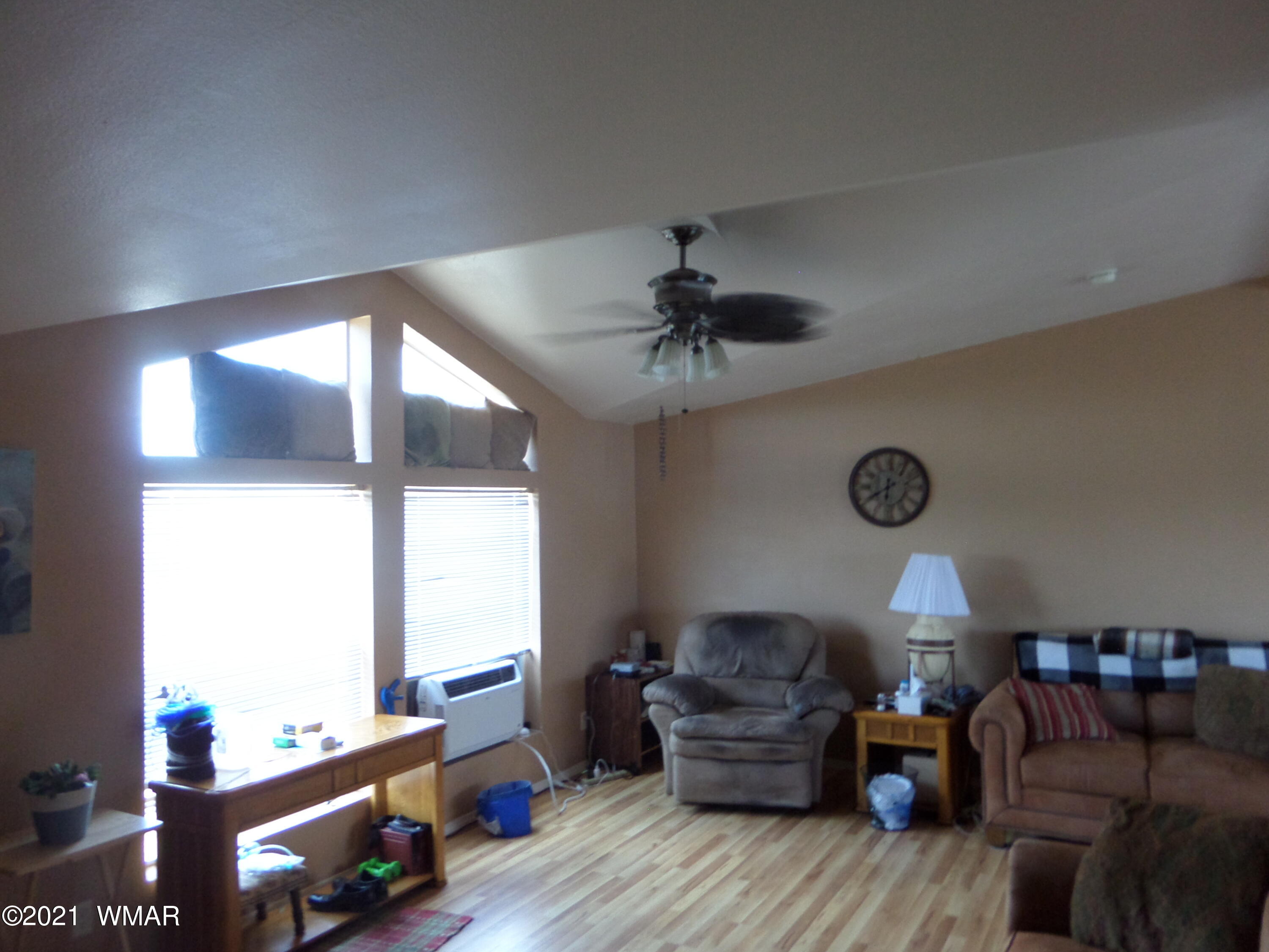 5 County Road Show Low, AZ 85901 - Photo 17 of 23 a living room with furniture gym equipment and a large window