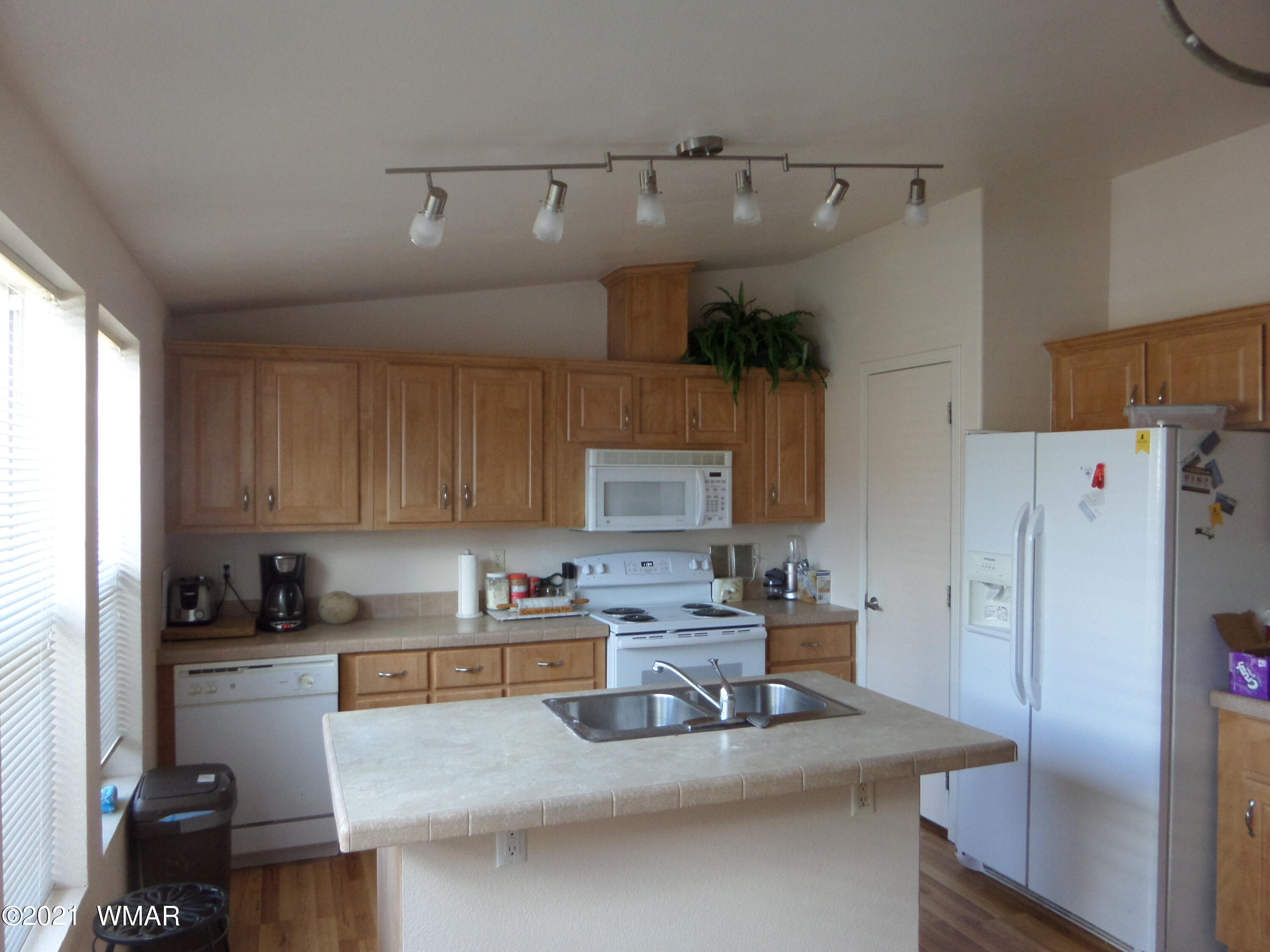 5 County Road Show Low, AZ 85901 - Photo 20 of 23 a kitchen with refrigerator and cabinets