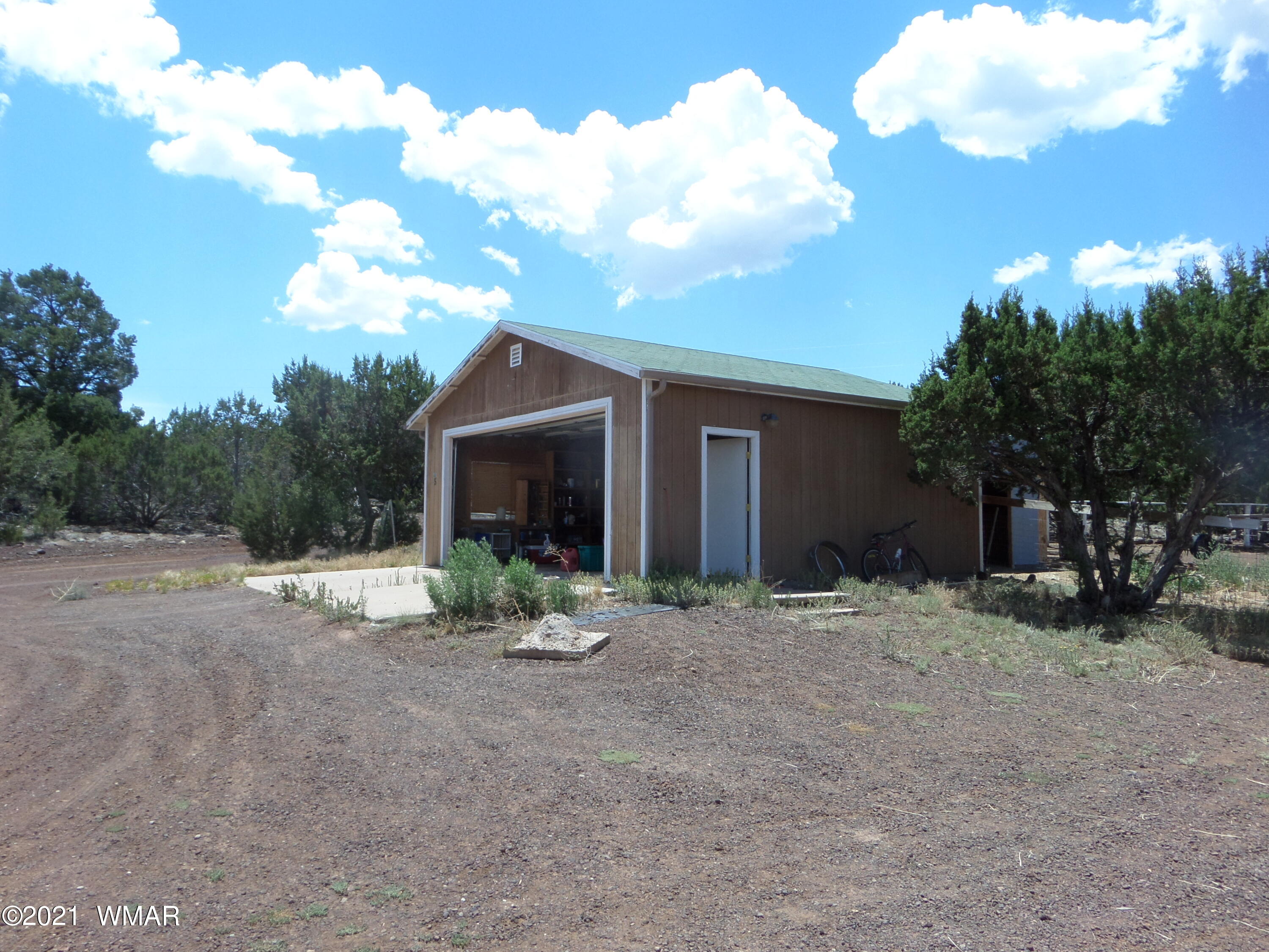 5 County Road Show Low, AZ 85901 - Photo 2 of 23 a view of a house with backyard porch and sitting area