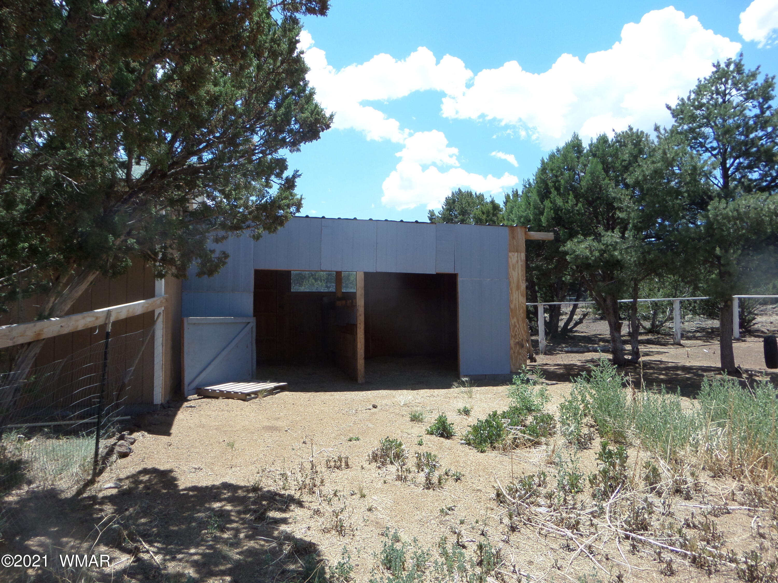 5 County Road Show Low, AZ 85901 - Photo 5 of 23 a view of a backyard with wooden fence and a large tree