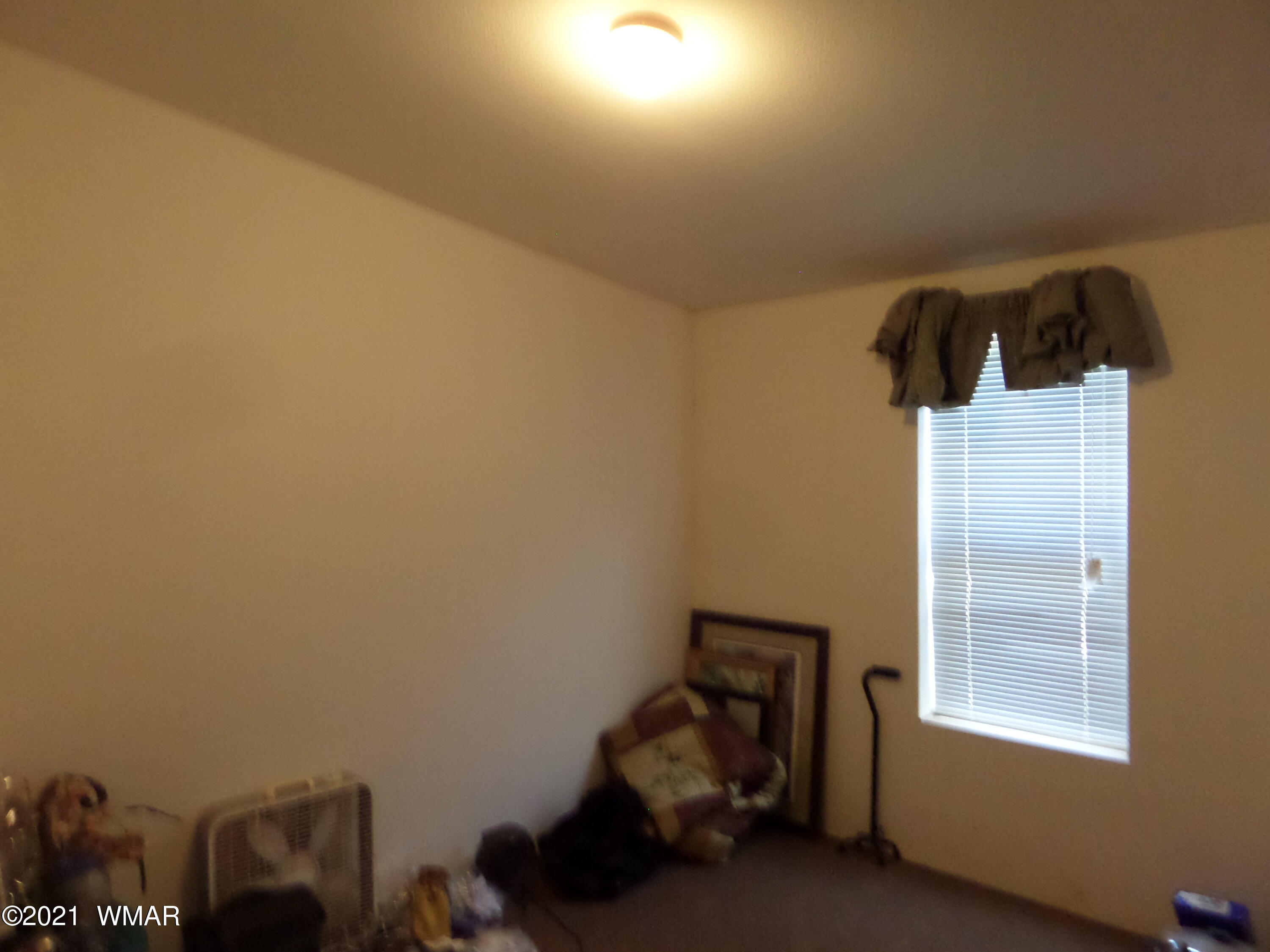 5 County Road Show Low, AZ 85901 - Photo 10 of 23 a room with a window
