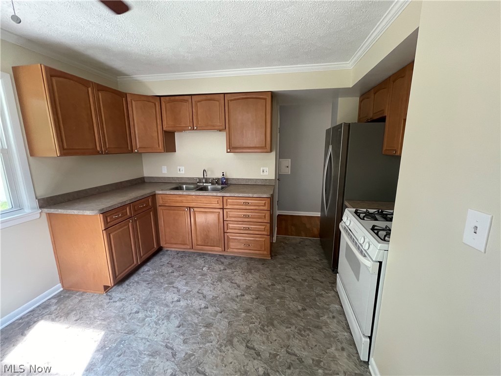 29317 Oakdale Road Willowick, OH 44095 - Photo 6 of 33