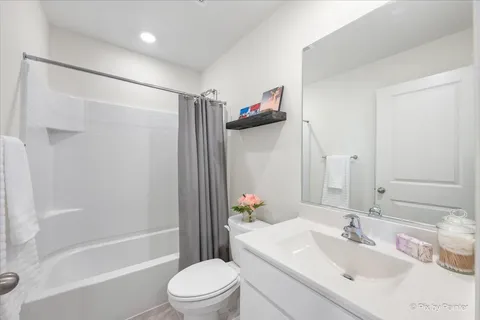 $417,900 | 2041 Sequoia Avenue, Mundelein, IL 60060