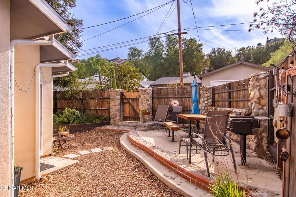 1226 Aster Street Simi Valley, CA 93063 - Photo 2 of 15