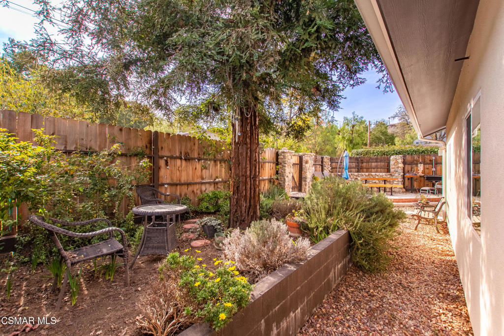 1226 Aster Street Simi Valley, CA 93063 - Photo 3 of 15