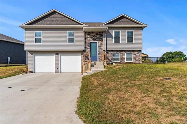 $399,900 | 900 Charles Street, Knob Noster, MO 65336