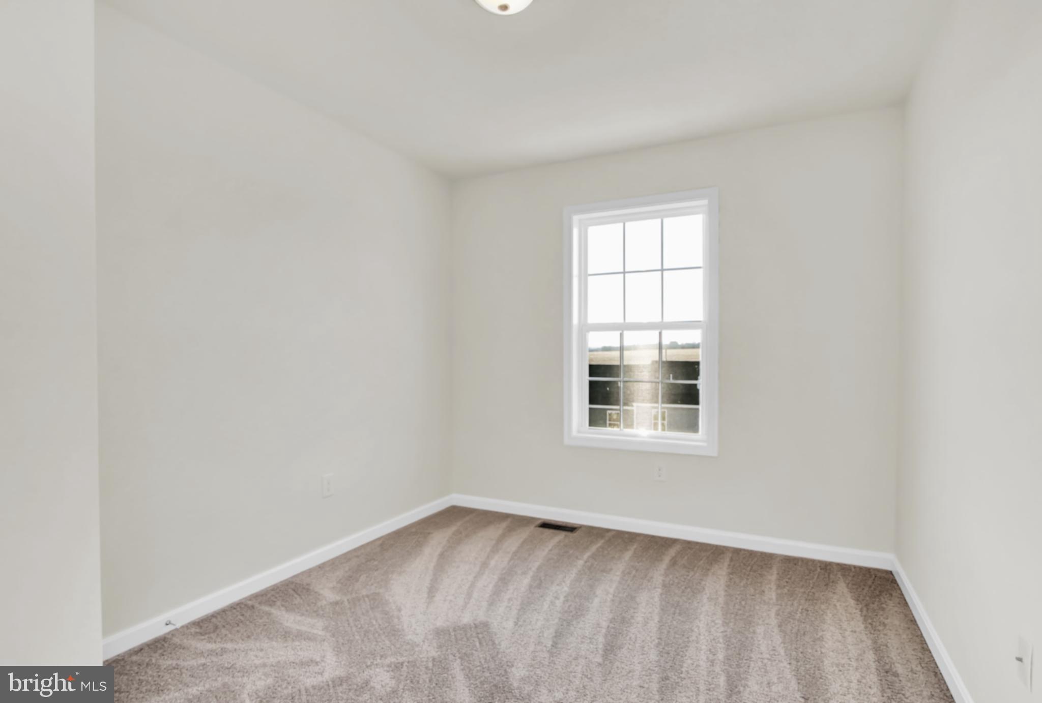 31 Deatrick Drive Gettysburg, PA 17325 - Photo 7 of 11 an empty room with a window