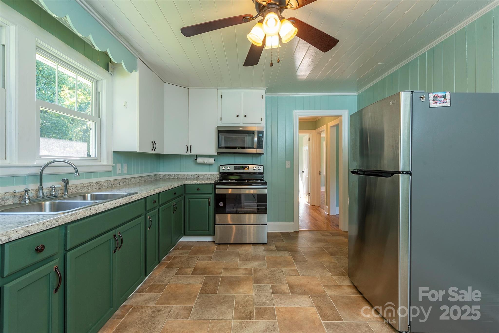 2305 Rutherford Road Marion, NC 28752 - Photo 20 of 38