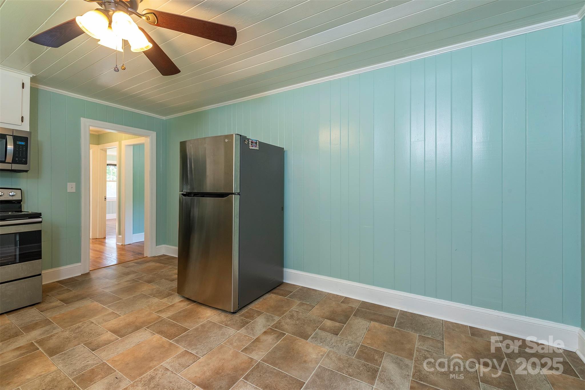 2305 Rutherford Road Marion, NC 28752 - Photo 21 of 38