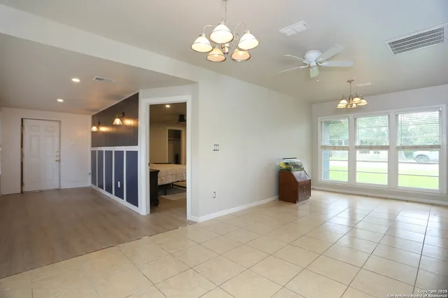 a view of a livingroom with furniture and a ceiling fan