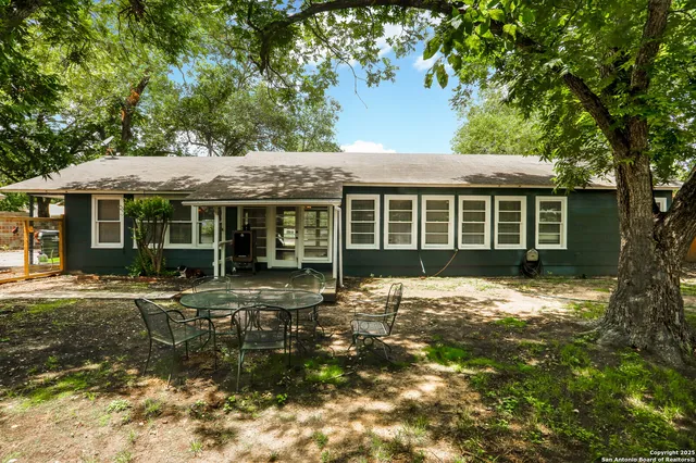 $1,800 | 621 Hackberry Street, Seguin, TX 78155